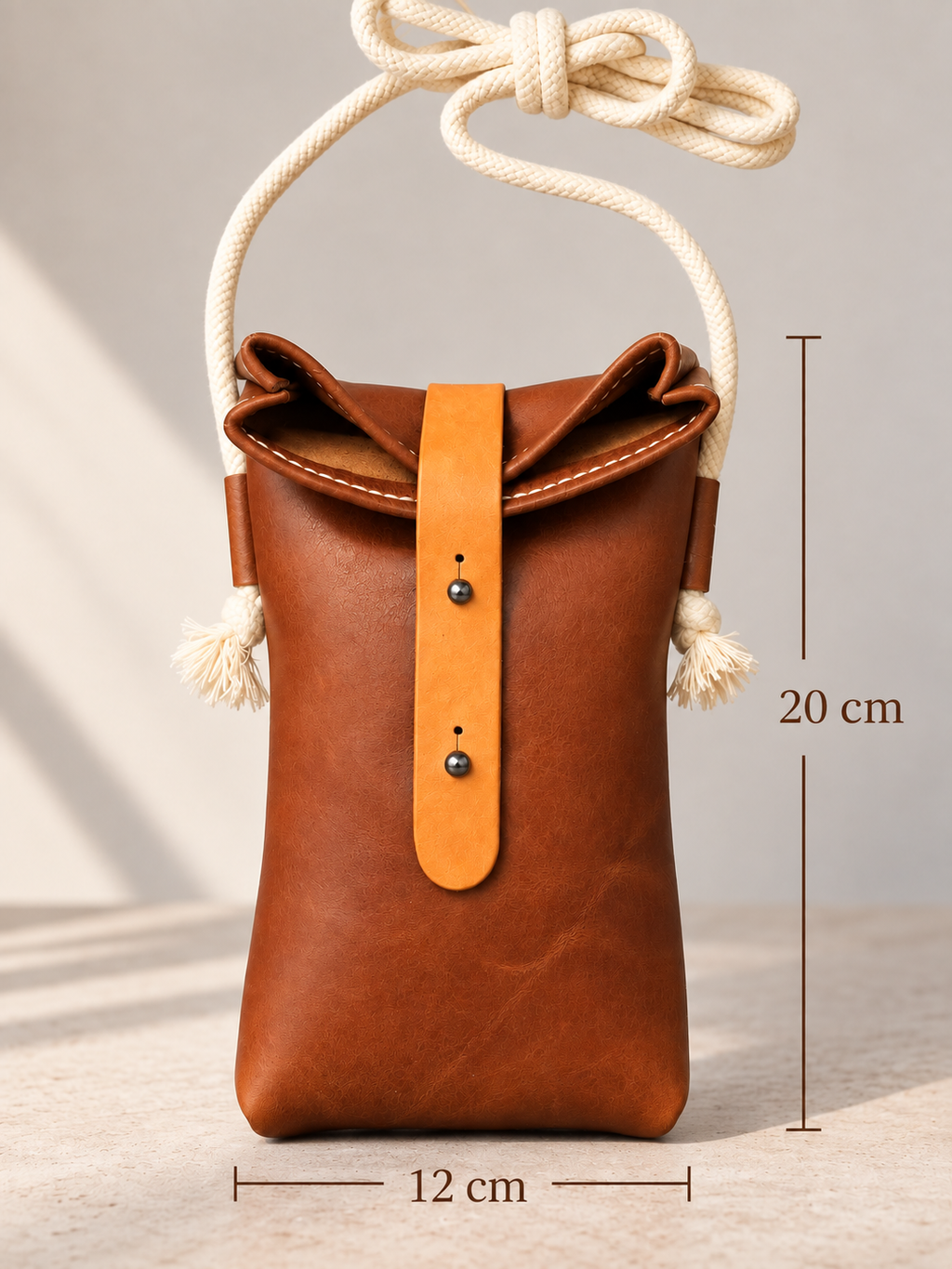 Leder Rolltop-Tasche „Mara“ - handgefertigte kleine Schultertasche aus Echtleder mit Kordelriemen