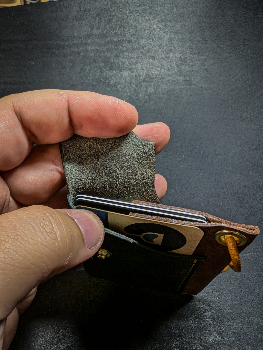 Aviator – Handgefertigtes Minimalistisches-Lederportemonnaie