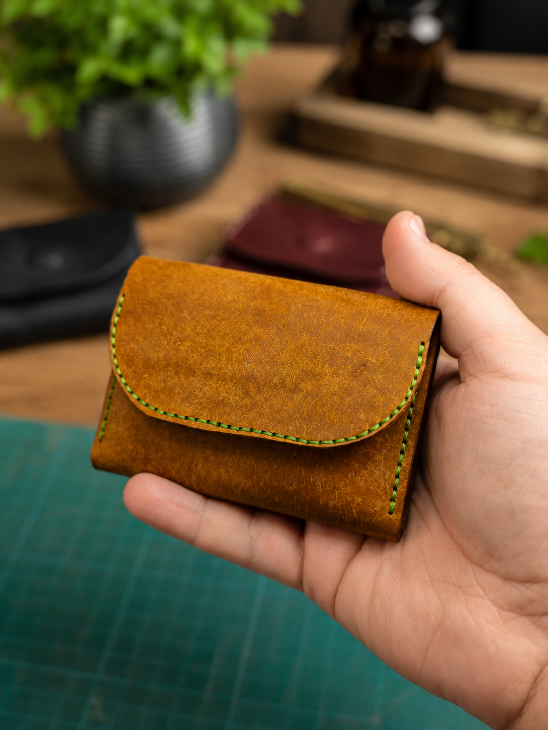 The Pouch – Handgefertigtes Leder-Portemonnaie, kompaktes Wallet mit mehreren Fächern