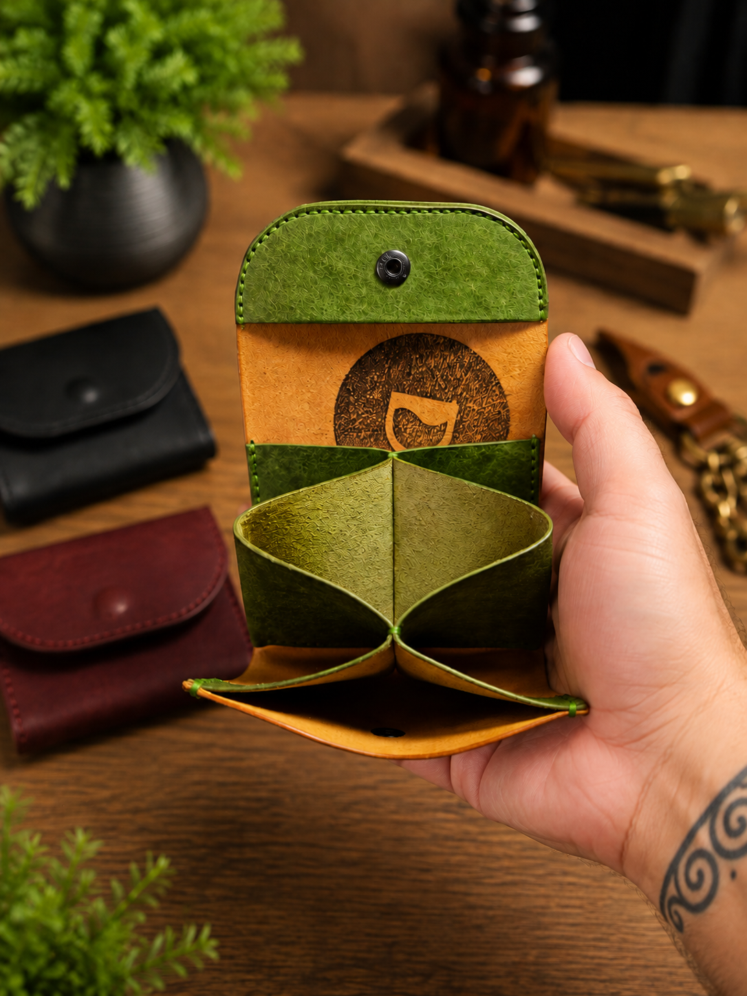 The Pouch – Handgefertigtes Leder-Portemonnaie, kompaktes Wallet mit mehreren Fächern